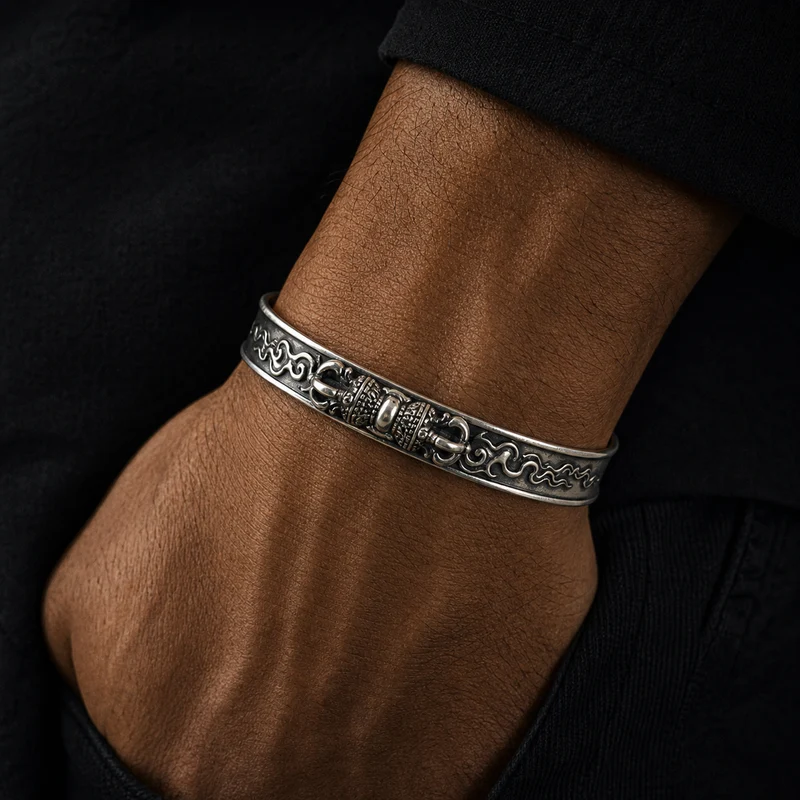 AI lifestyle product image - bracelet - batch 014-043