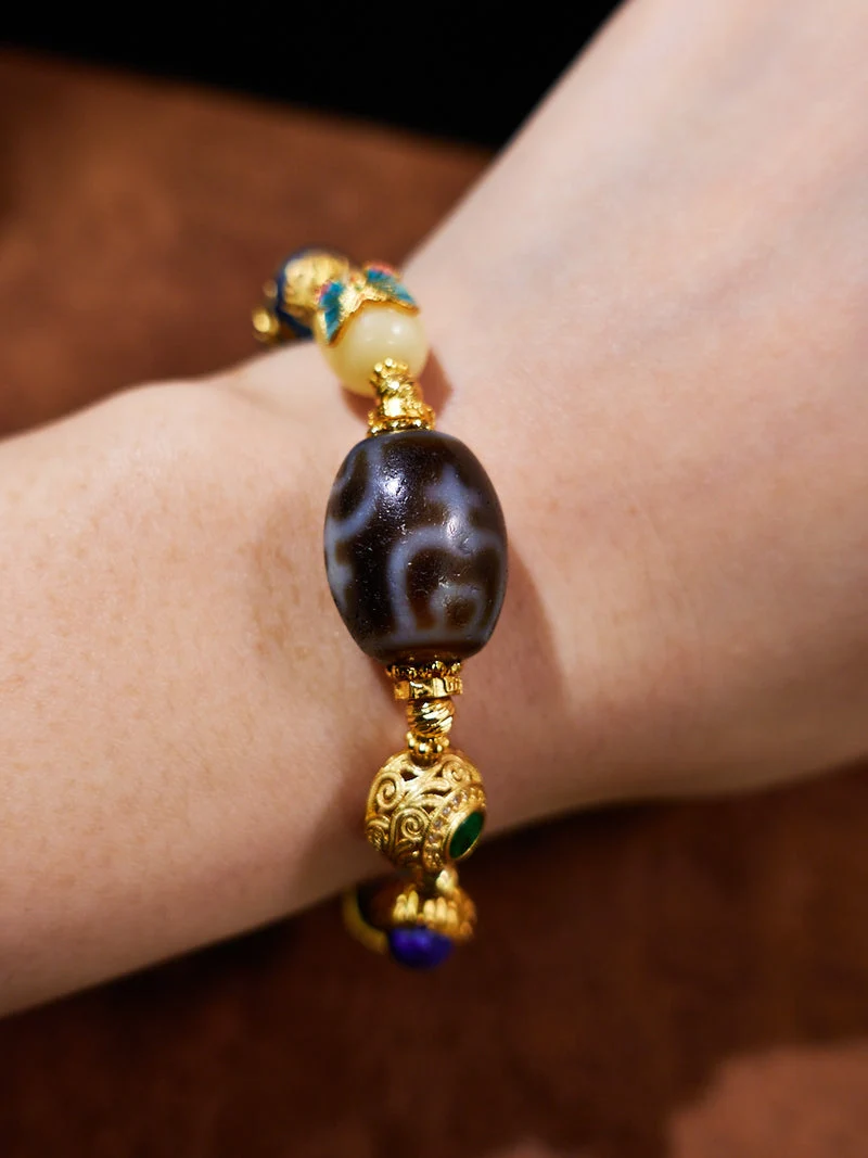 Four Treasure Vases Multicolor Agarwood 18K Gold Bracelet