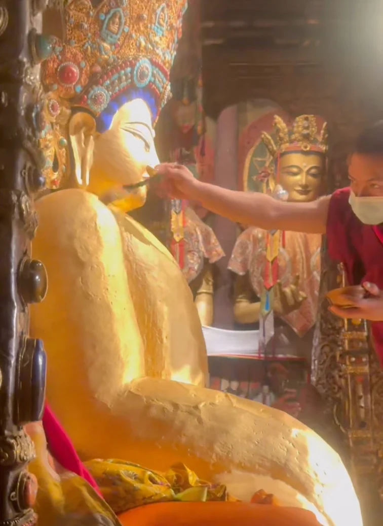 Jokhang Temple Jowo Buddha Gold Leaf Application