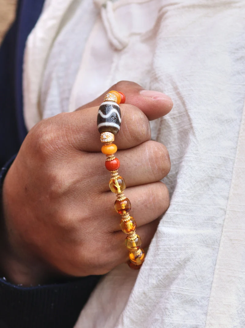Flowing Fortune · Water-Pattern Dzi & Amber Bracelet