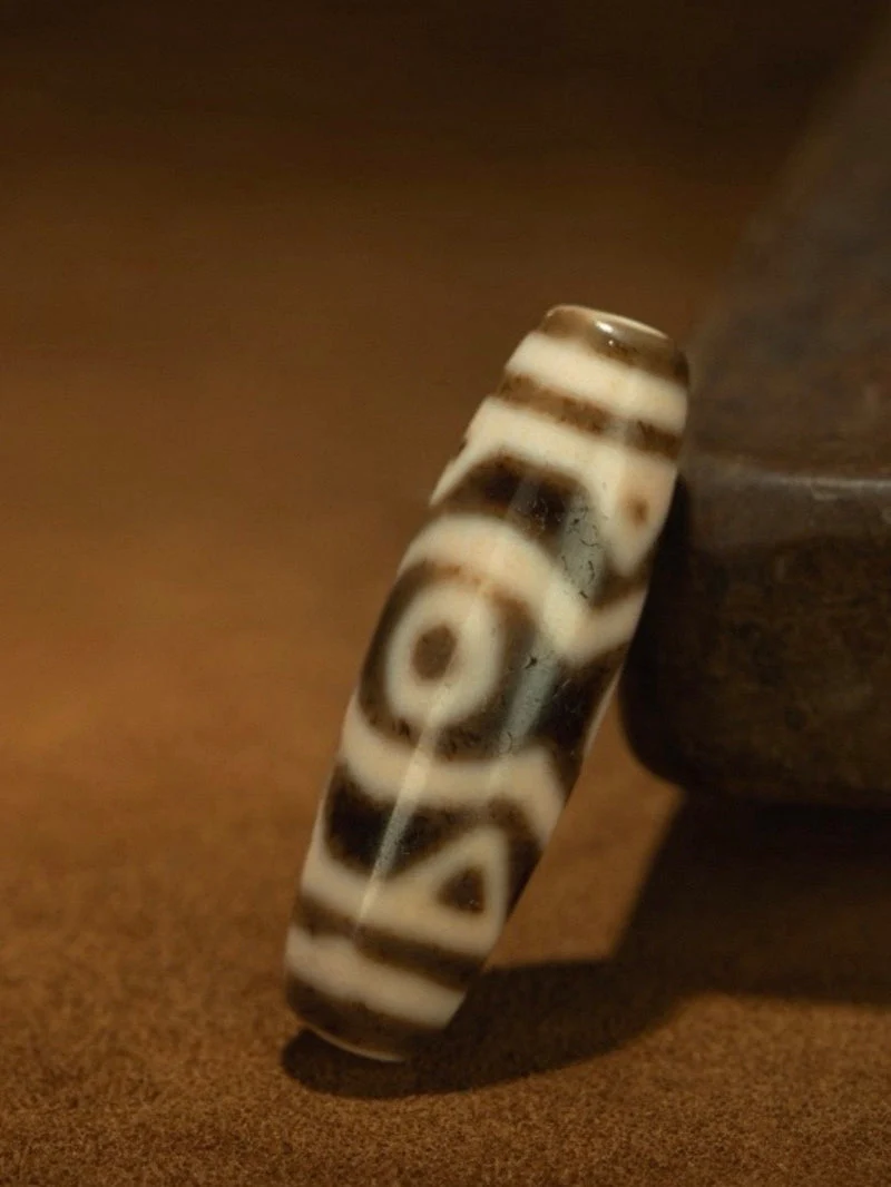 Antique Tibetan Lotus Master Three-Eyed Ritual Dzi Bead