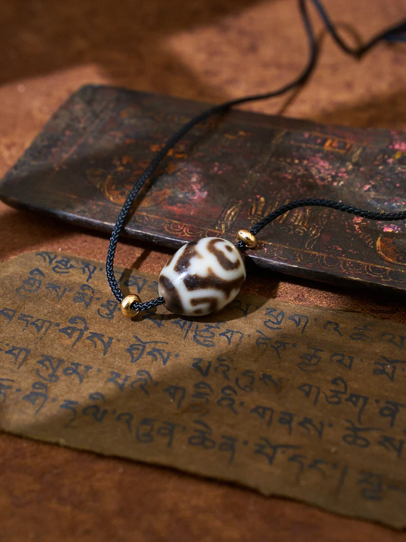 Tibetan Dalo Dazi  Agate Single Bead  Gold Necklace Vintage