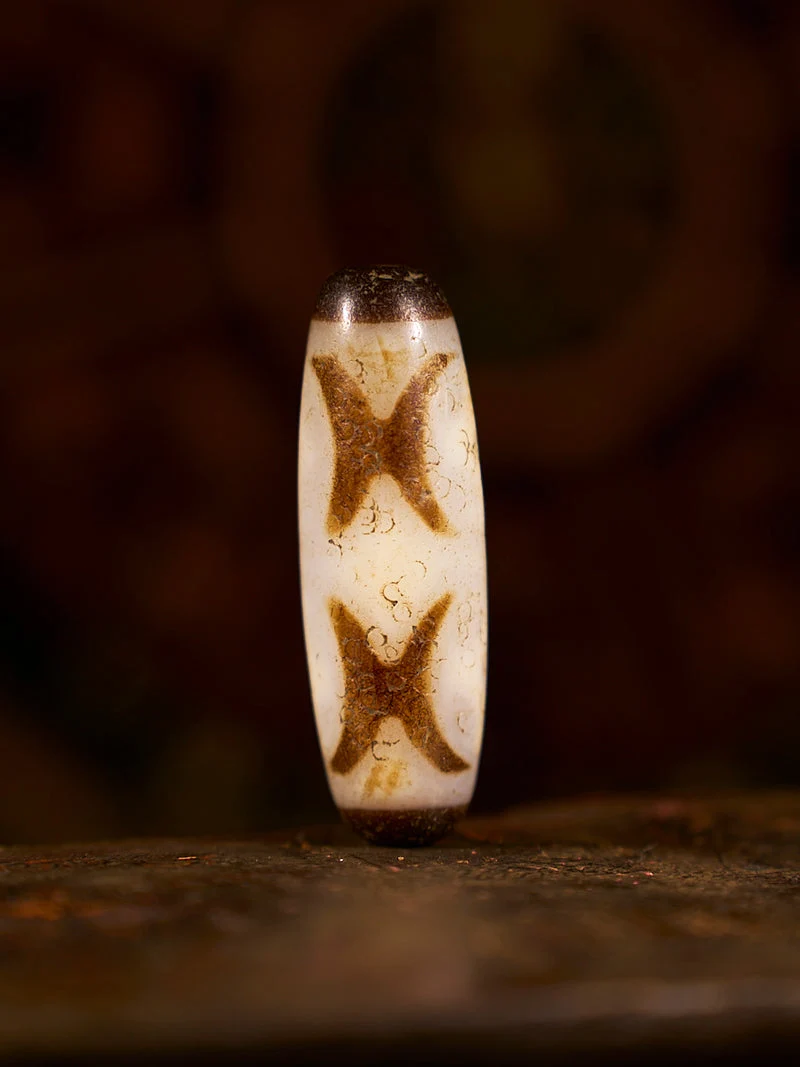 Zhangzhung Era Sacred Gift Vajra Four-Eyed Lunar Agate Dzi Bead