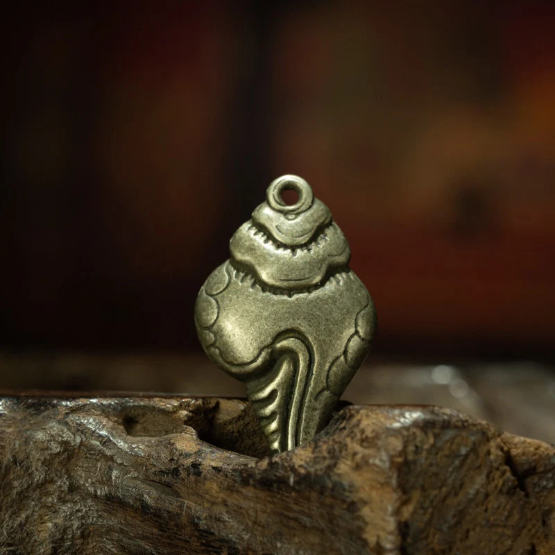 Ming Dynasty Tibetan Sky Iron Carved Conch Shell Thogchag Pendant – Rare Totem, Perfect Condition